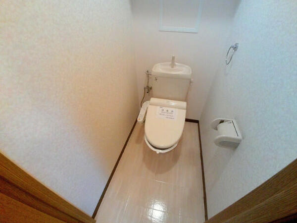 画像10:トイレ同物件別部屋の写真