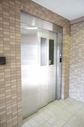 画像14:エレベーター付