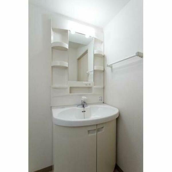 画像11:ゆったりとスペースのある洗面所
