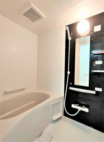 画像6:２４時間換気システムを採用した清潔な浴室です。