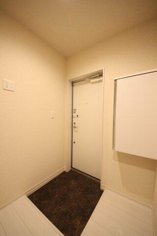 画像6:スッキリとした玄関。小さいものであれば、シューズボックスも収納可能です。