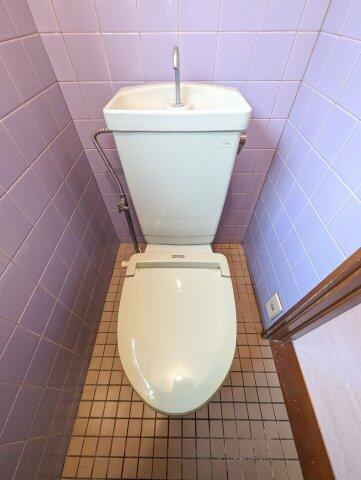 トイレには温水洗浄便座の設置が可能です。(ウォームレットは残置物となります。)