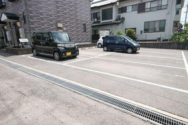 画像3:駐車場