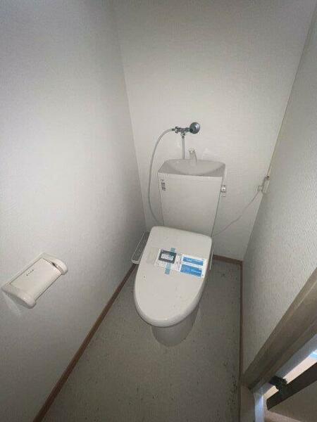 画像10:シンプルで落ち着くトイレです。
