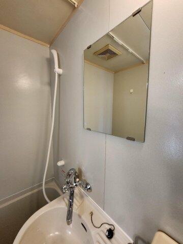 画像9:洗面水栓金具、シャワー、鏡、タオルハンガーは全て新品です！