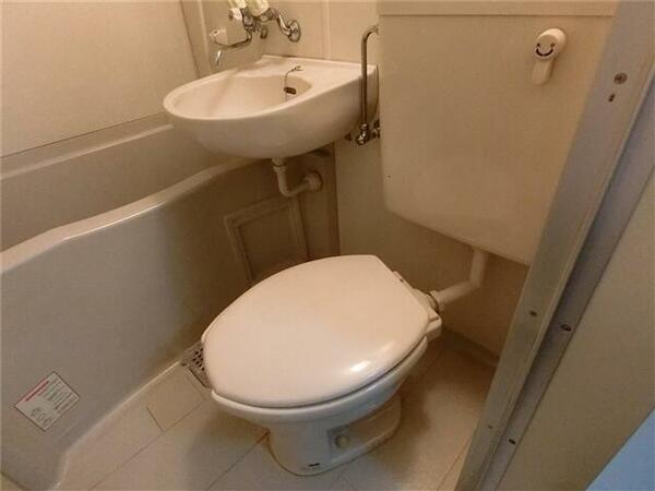 画像7:お手入れのしやすい洋式トイレ♪