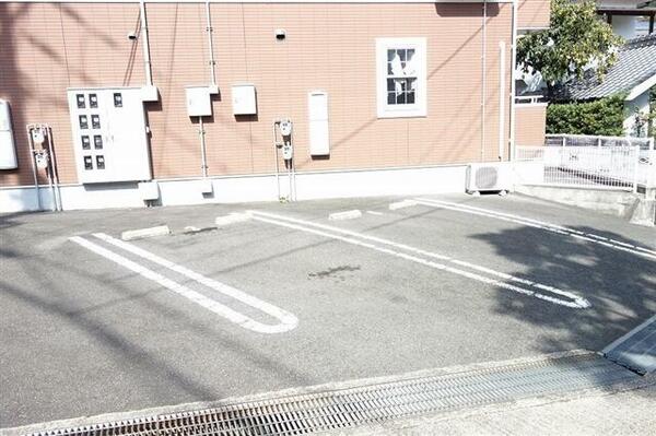 画像14:綺麗に舗装された駐車場です♪