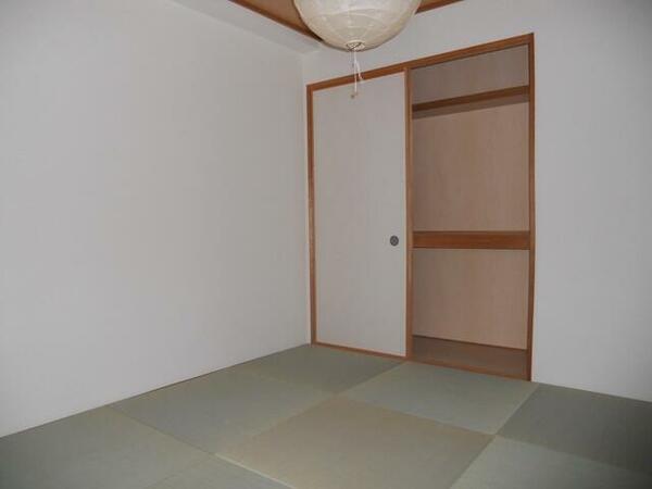 画像6:琉球畳の和室は落ち着いた空間です