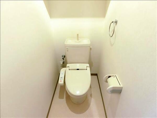 画像10:温水洗浄機能の付いたトイレです。