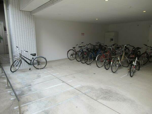 画像8:自転車置き場