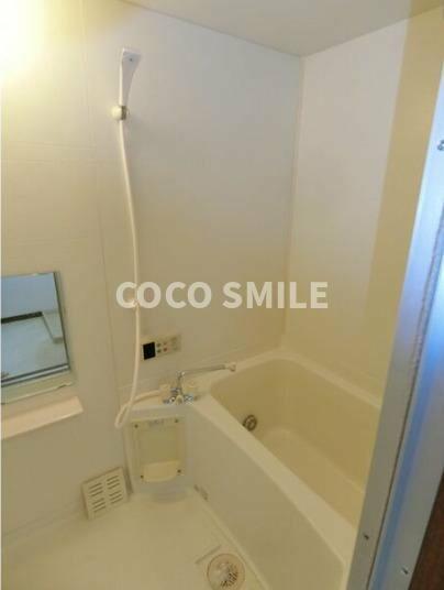 浴室：コンパクトで使いやすいお風呂です 【COCO SMILE　ココスマイル】