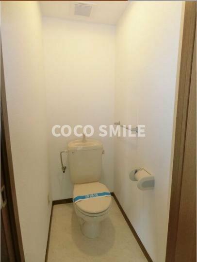 トイレ：落ち着いた色調のトイレです 【COCO SMILE　ココスマイル】