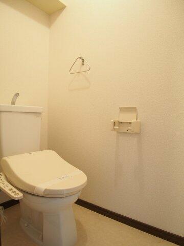 画像6:落ち着いた色調のトイレです