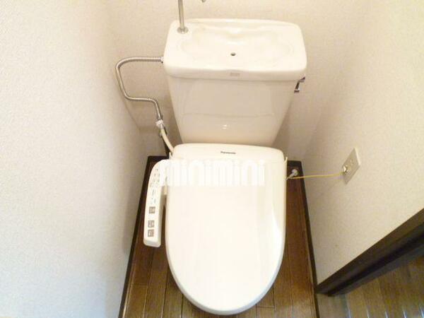 画像9:温水洗浄便座つきのトイレです