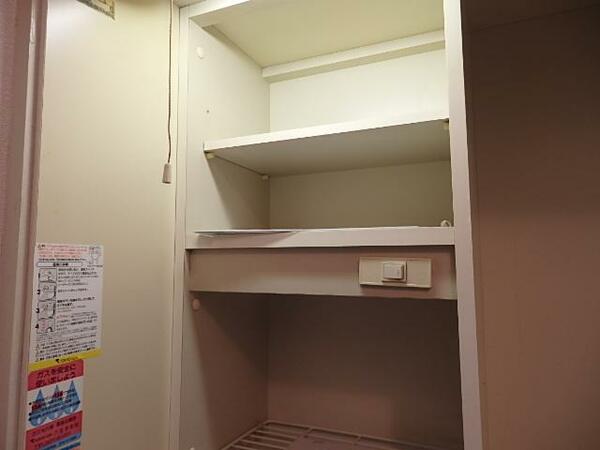画像16:キッチン上の収納スペースです