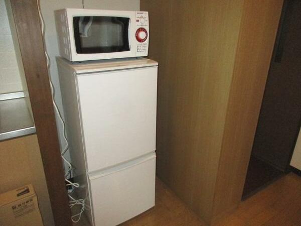 画像12:便利な冷蔵庫、電子レンジも付いています。
