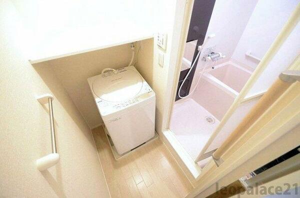 画像11:便利な室内洗濯機置き場