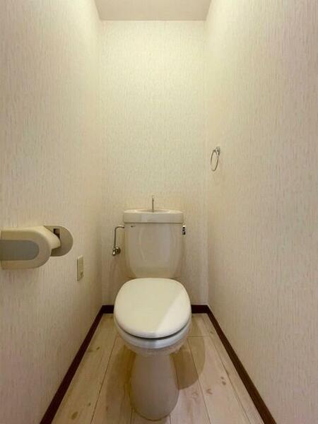 画像7:【トイレ】別部屋内装完了後の写真です。