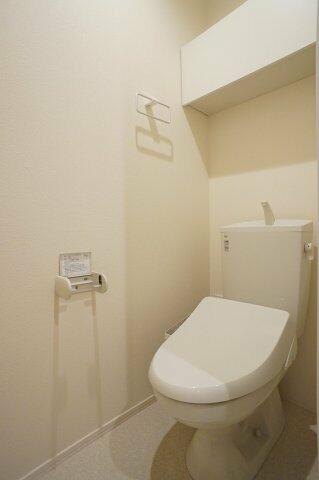画像11:暖房洗浄便座付きトイレです（リフォーム中の同タイプ他室です）