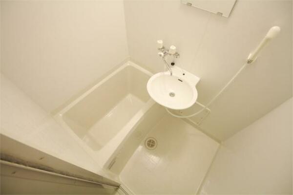画像6:浴室乾燥機付きのお風呂です。