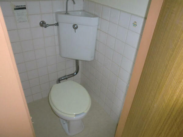 画像7:旧型ですがどこか落ち着くトイレです