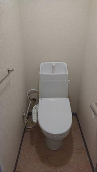 画像15:温水洗浄便座（サービス品）付様式トイレ