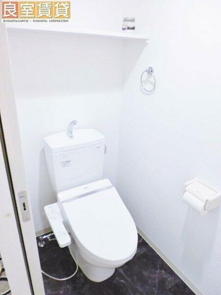 画像7:暖房便座　シャワートイレ