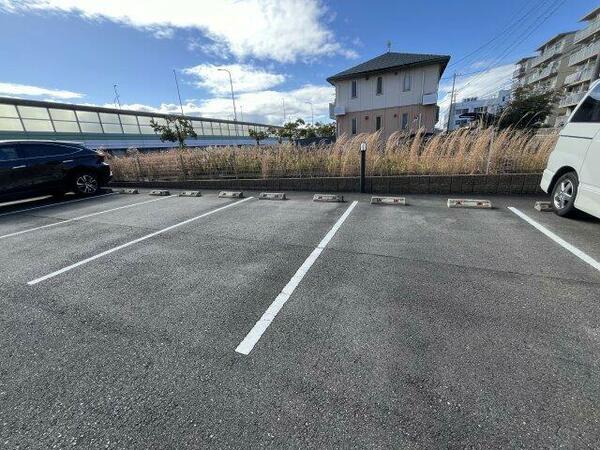駐車場：駐車場完備です