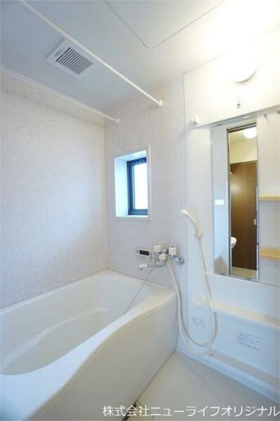 画像6:☆窓付きで明るい浴室のお写真です☆