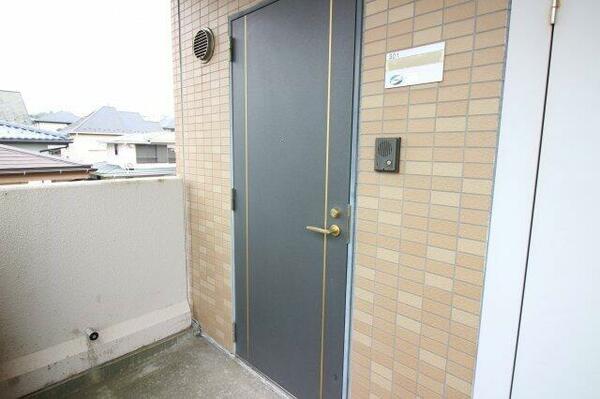画像13:重厚感のある玄関ドアです。
