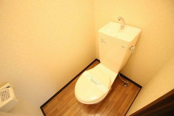 画像6:清潔感のあるトイレになっています。