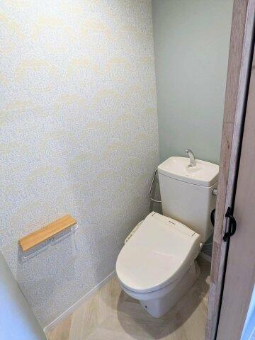 温水洗浄便座付トイレ新設！モリスの弟子ダールのデザイン壁紙