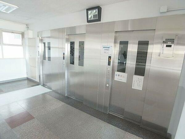画像16:エレベーターは3台完備