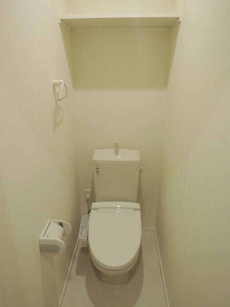 画像12:★上部に棚がある便利なトイレ★