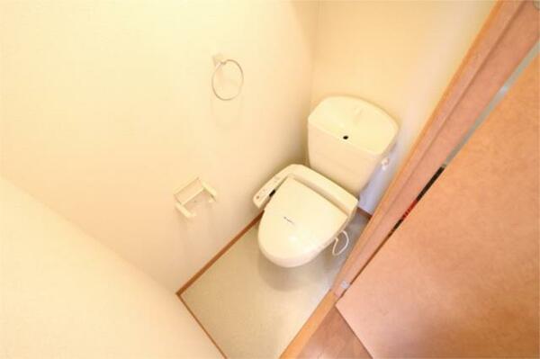 画像12:快適な温水洗浄便座付きトイレ