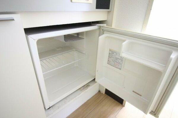 画像15:ミニ冷蔵庫ついています。