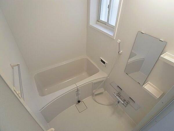 画像5:追い炊き可能バスルーム入れ替え、小窓も付いてます