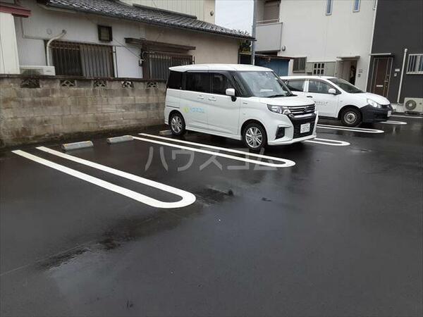 画像14:駐車場