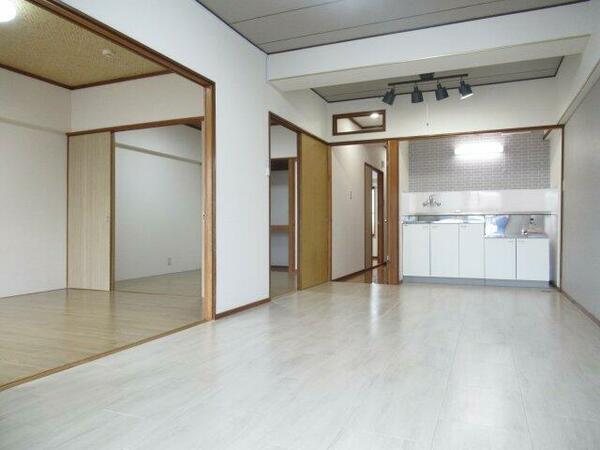 apartment 秋田県北秋田市米代町
地図を見る
