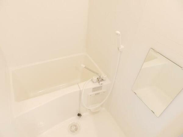 画像5:シャワー付きの浴室