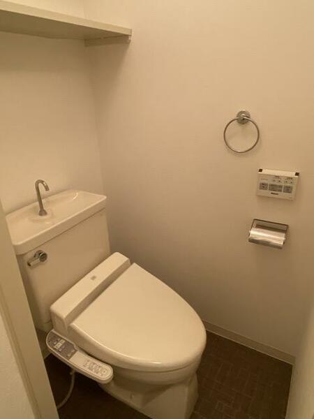 画像9:温水洗浄便座設置のトイレ