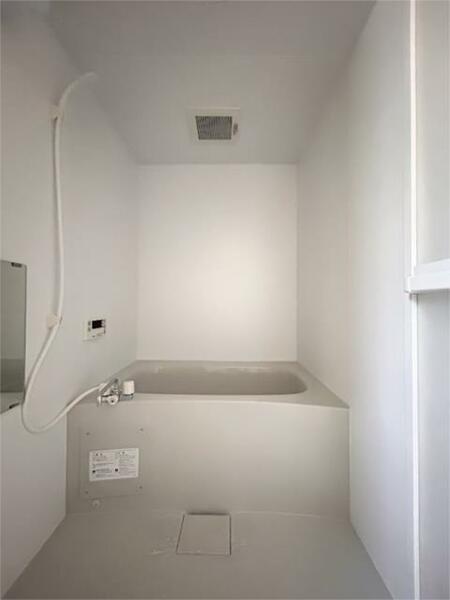 画像6:追い炊き、自動湯張り機能付きの清潔な浴室です。