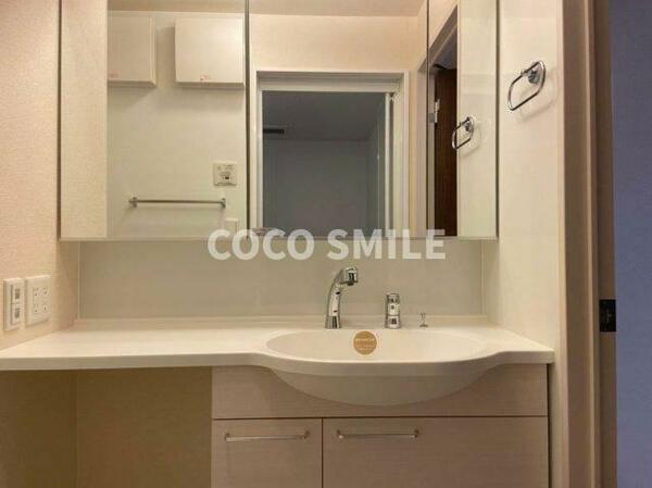 画像7:ゆったりとスペースのある洗面所 【COCO SMILE　ココスマイル】同型タイプ