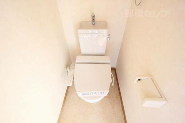 画像6:温水洗浄便座のトイレです。