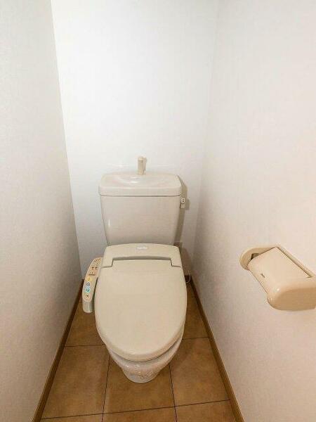 画像10:風呂・トイレはセパレート。温水洗浄便座です。