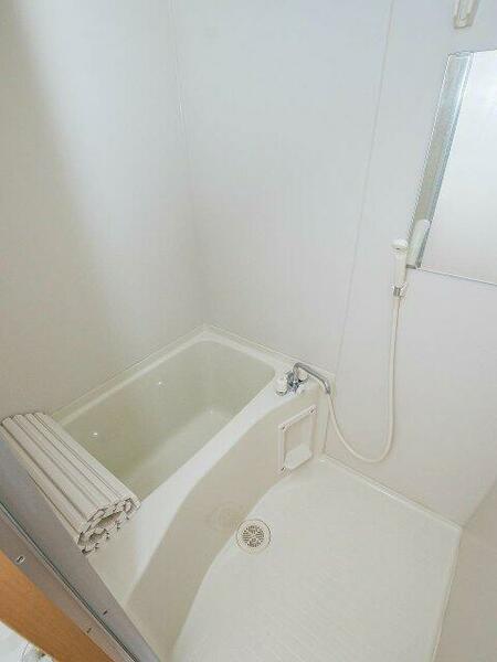 画像5:浴室はコンパクトな作りです。