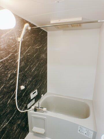 浴室：大理石調で高級感のあるお風呂★
