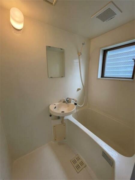 画像6:窓のある明るい浴室！