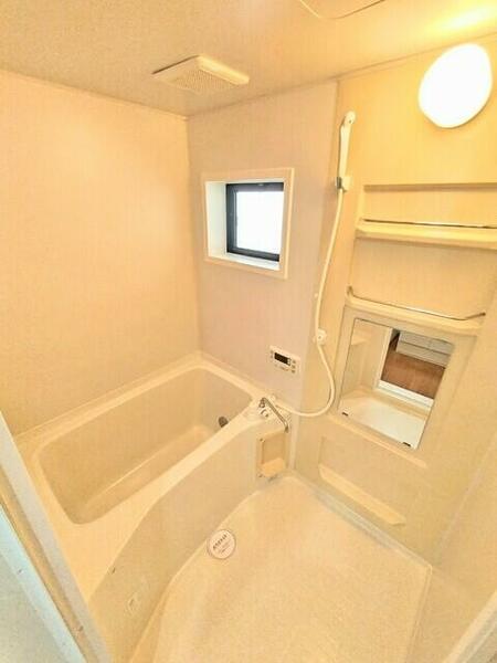 画像4:★浴室には換気に便利な窓が付いています♪★
