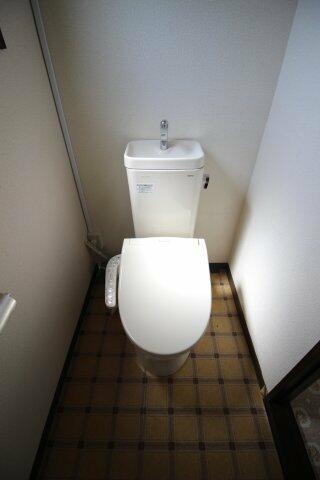 画像7:トイレには温水洗浄便座付きでございます♪